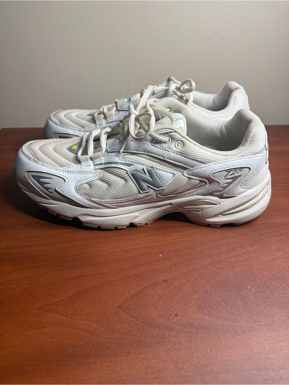 New Balance 725 White men size 11 - Picture 2 of 5